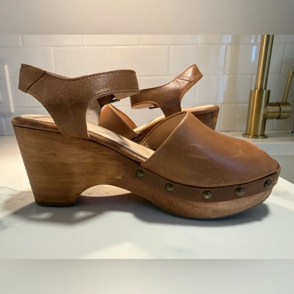 Five Worlds Tan Leather Platform Clogs with Studs and Ankle Strap - Picture 5 of 7